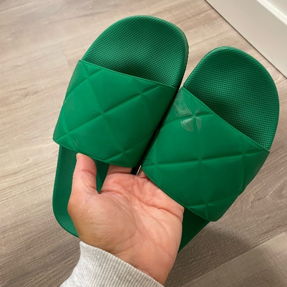 Bottega Veneta Rubber Slides - Picture 6 of 7